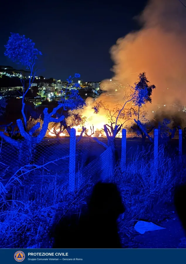 Genzano, fiamme nella notte: soccorsi al lavoro oltre l’una